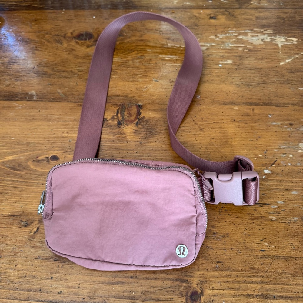 Lululemon Everywhere Belt Bag Dusty Rose Mauve Color